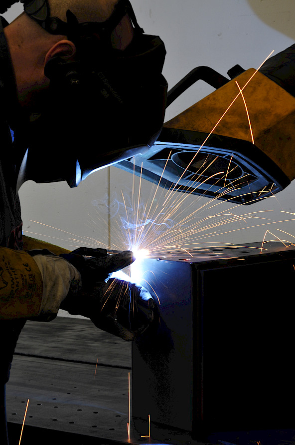 Welding boxes